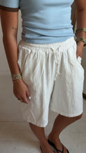 Load image into Gallery viewer, WESLEY SHORTS (WHITE)